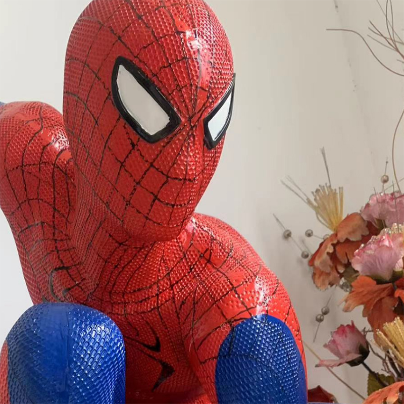 Dealbh Spiderman méid saoil - Dealbhóireacht roisín préimhe le haghaidh decor baile & imeachtaí Dealbh Spiderman méid saoil - Dealbhóireacht roisín préimhe le haghaidh decor baile & imeachtaí